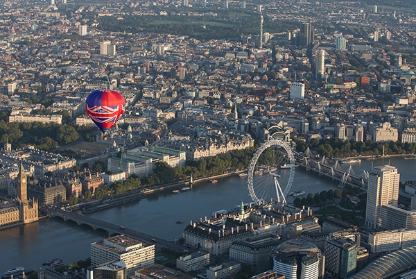 Our Union Jack Hot Air Balloon makes a London balloon flight past London Eye
For press and media requiring high resolution copy of these aerial images of ballooning over London please contact&nbsp;sales@adventureballoons.co.uk
