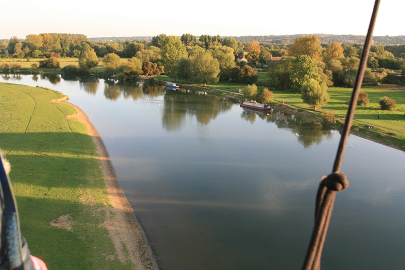 With the Thames running through Oxford we often fly over the Thames. Here at Port Meadow we are able to fly low over the Thames and wave to boaters and walkers enjoying a summers evening. A hot air balloon ride over Oxfordshire, with conditions like these what could be better for a birthday gift.