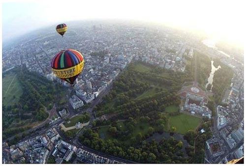 Hot Air Balloons over London City and Buckingham Palace