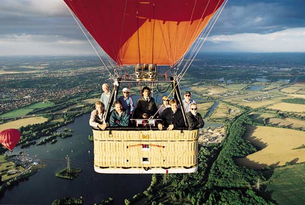 hot air ballooning over the lakes near the M4 at Reading