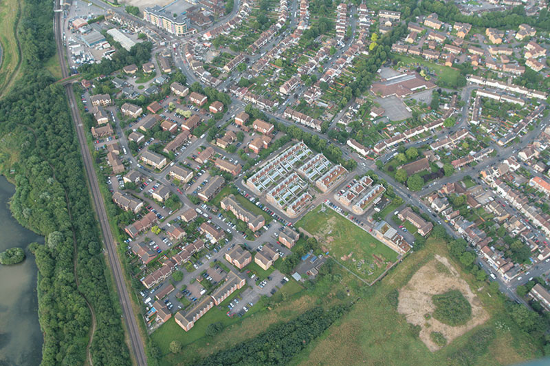 Our hot air balloon flies over the Zero Carbon Beddington Zero Emmission Housing development and takes a great aerial picture. Go to&nbsp;https://en.wikipedia.org/wiki/BedZED&nbsp;for more information