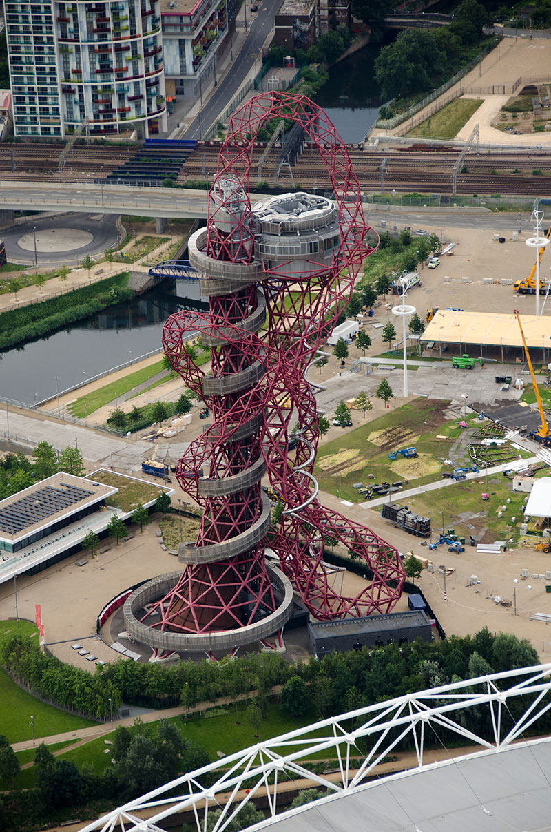 We drift slowly past Anish Kapors Arcelor Mittal steel sculpture in the Olympic village on a morning balloon flight over Central London. See its history and evolution at https://en.wikipedia.org/wiki/ArcelorMittal_Orbit