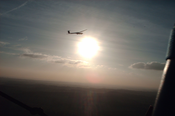 A glider circles around the balloon near Lasham - Pic by Terry Downing 4th November 2007.