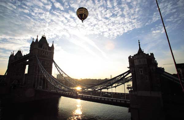 Balloon flight over Tower bridge