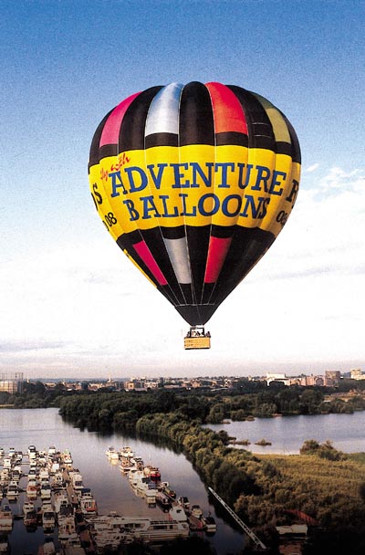 Champagne Balloon flight over Caversham Marina - Reading