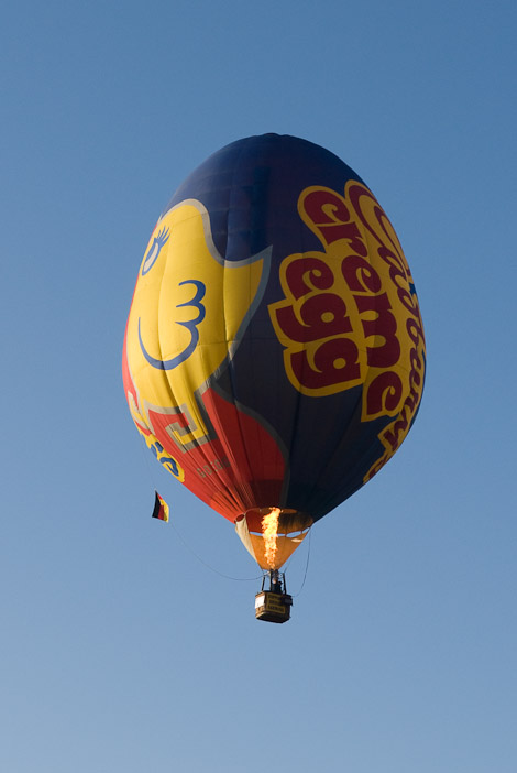 The Famous Cadbury&rsquo;s Cr&egrave;me egg balloon