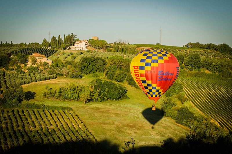 Floating in a hot air balloon over olive groves, vineyards, classic Italian villas and farms in historic&nbsp;Tuscany&nbsp;close to&nbsp;Florence,&nbsp;Italy&rsquo;s second most important cultural and historic city after&nbsp;Rome. The light winds give you plenty of time to take in the views and record them on your camera or I pad! Finish the flight with a traditional Tuscan breakfast toasted with Prosecco with lovely blue skies and countryside that appears to have been made by the gods as nature and agriculture intermingle.