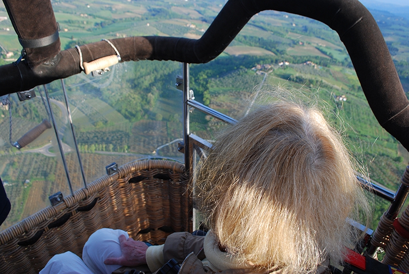 The view from the wheelchair through the unique panoramic window in the side of the basket is breath taking and will be a lifetime experience never to be forgotten.
Pictures provided by Associazione Aerostatica Toscana