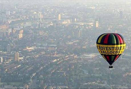 Hot Air Balloon Flight Over London Presents Beautiful Views Including the London Eye